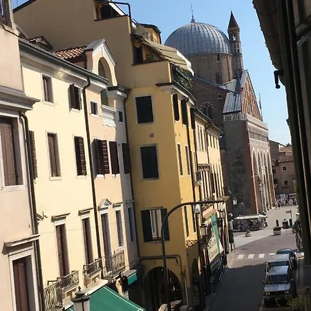 Via Del Santo
